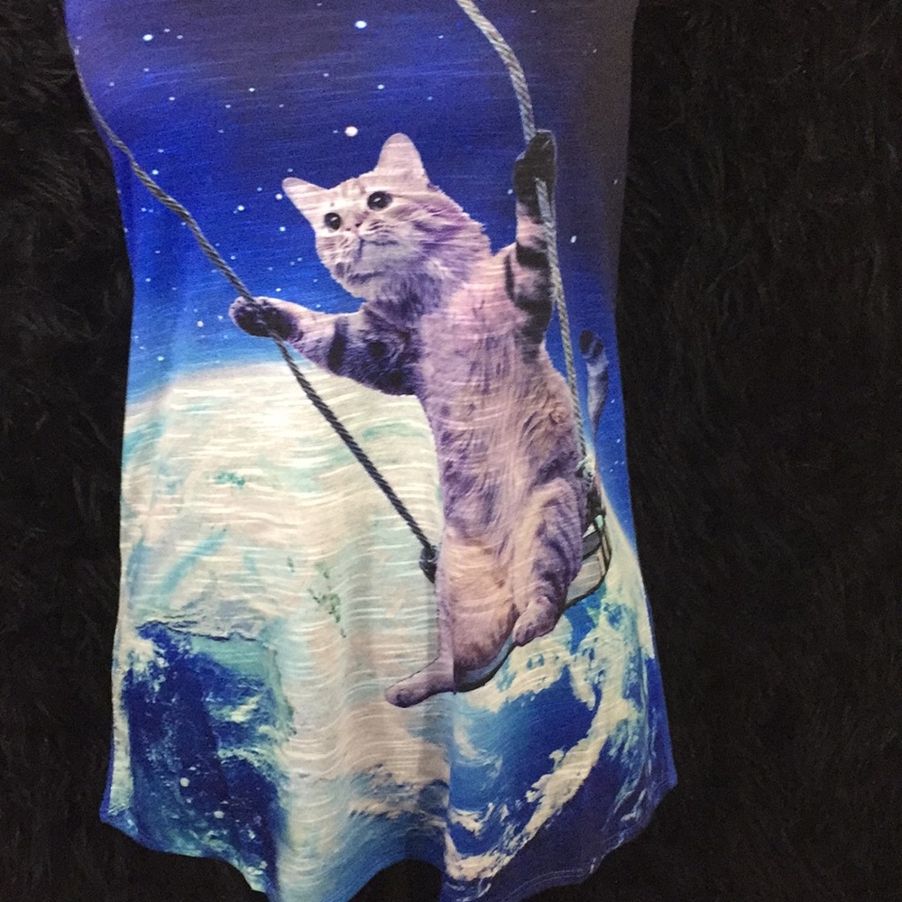 Graphic tank top😻😻😻😻